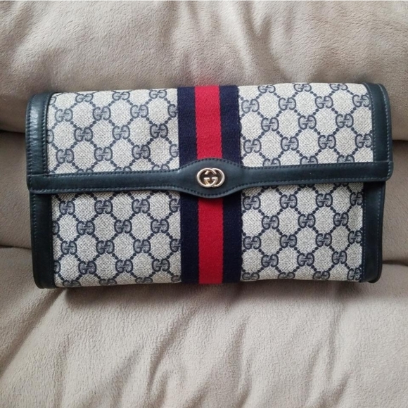Authentic Vintage Gucci Clutch - Picture 2 of 11